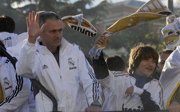 Mourinho ký hợp đồng mới với Real Madrid